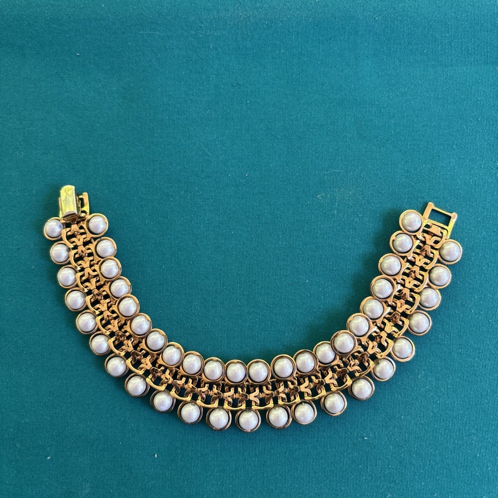 Vintage Avon Faux Pearl Gold Tone Double Row Chain Bracelet 7 1/2 Inches Long - Picture 1 of 10